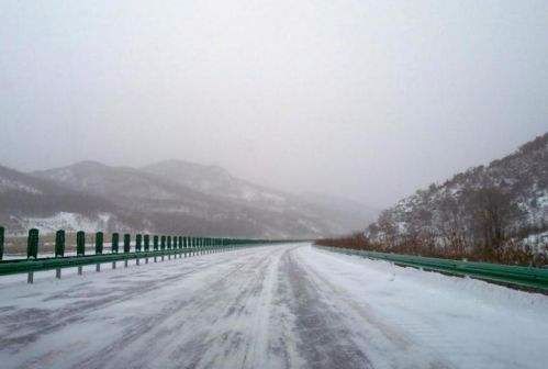 注意！因降雪河南10条高速路段禁止七座及以上客车通行